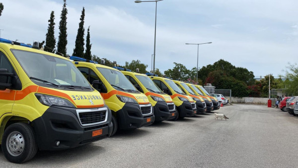 Με επτά νέα ασθενοφόρα εξοπλίζονται τα Κέντρα Υγείας Βορείου και Νοτίου Αιγαίου