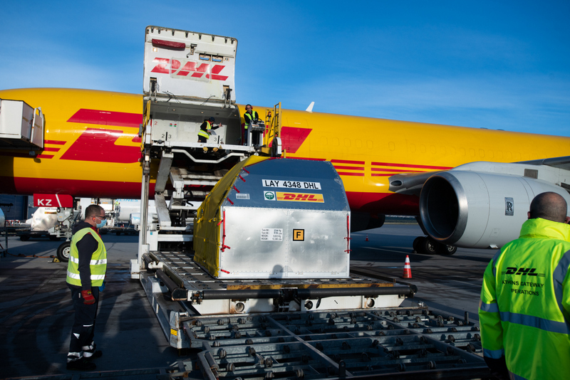 DHL εμβόλια εκφόρτωση