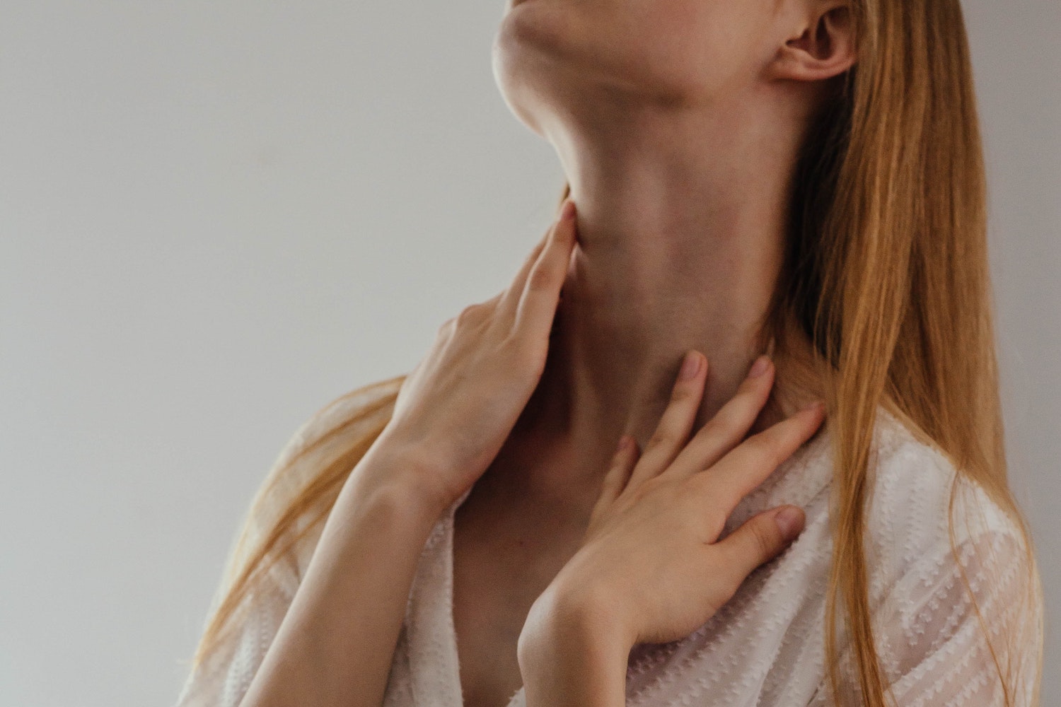 woman neck pain