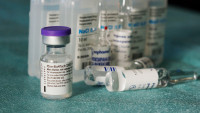 ΕΚΠΑ: Το εμβόλιο της Pfizer δεν σχετίζεται με αύξηση του κινδύνου για οξύ έμφραγμα του μυοκαρδίου