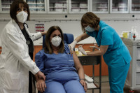 Δημόπουλος: Δε συνδέεται με το εμβόλιο το σύνδρομο που παρουσίασε η νοσηλεύτρια στην Κέρκυρα