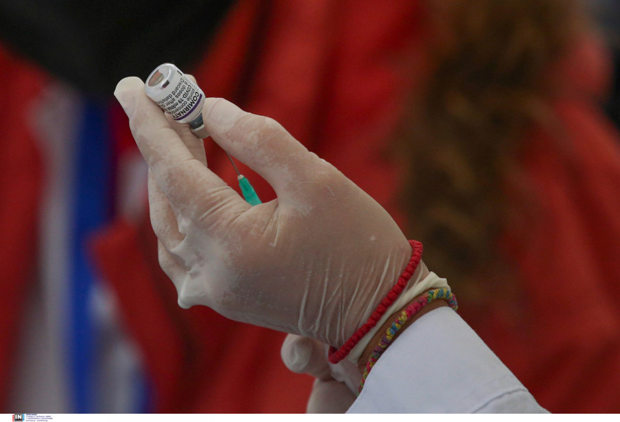 ΕΕ: Σύσταση για τέταρτη δόση του εμβολίου για τον κορoνοϊό στους άνω των 60