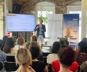 Ψυχοκοινωνική φροντίδα μεταναστών και προσφύγων με νέα εκπαιδευτικά εργαλεία για επαγγελματίες υγείας πρώτης γραμμής