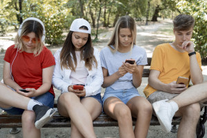 Εννέα λόγοι που οι έφηβοι έχουν προβληματική σχέση με τα social media