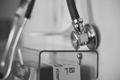 Τέλος στη συνταγογράφηση φαρμάκων και εξετάσεων ανασφάλιστων από ιδιώτες γιατρούς από 15 Μαρτίου