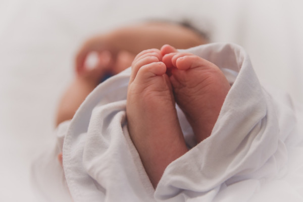 Γεννημένος στις μέρες του κορονοϊού : Οι πρώτες ώρες νεογνού και μητέρας στο Αττικό