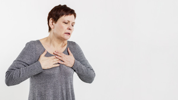 Καύσωνας: Τι να κάνετε και τι να προσέξετε αν έχετε υπέρταση ή πρόβλημα με την καρδιά