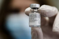 Pfizer: Ετοιμάζει αίτηση για την έγκριση 3ης αναμνηστικής δόσης του εμβολίου