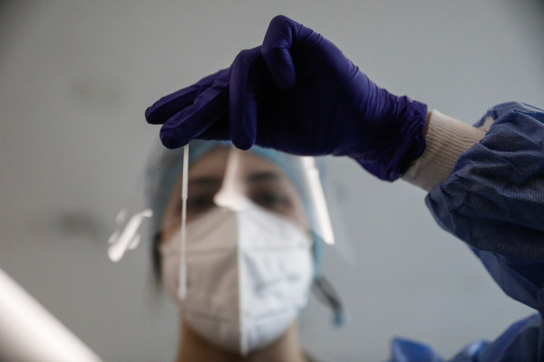 ΕΟΔΥ: 168 θάνατοι από κορονοϊό και δύο από γρίπη την τελευταία εβδομάδα