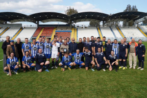 Ποδόσφαιρο για καλό σκοπό: Εικόνες και βίντεο από αγώνα βετεράνων του Απόλλωνα και της ομάδας του ΙΣΑ
