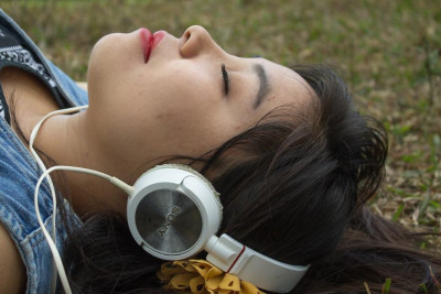 Καφέ θόρυβος: Μπορεί η νέα τάση του Tik Tok να σε κοιμίσει;