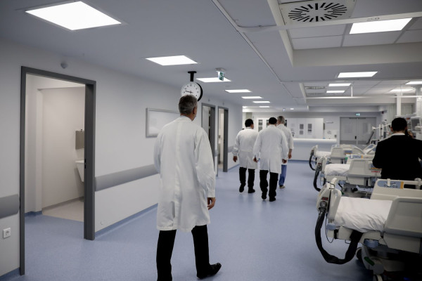 Αναρτήθηκε στη ΔΙΑΥΓΕΙΑ η προκήρυξη για 1.131 θέσεις ειδικευόμενων γιατρών σε δομές του ΕΣΥ