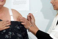 Πιο συχνές οι ανεπιθύμητες ενέργειες μετά τον εμβολισμό για κορονοϊό στις γυναίκες