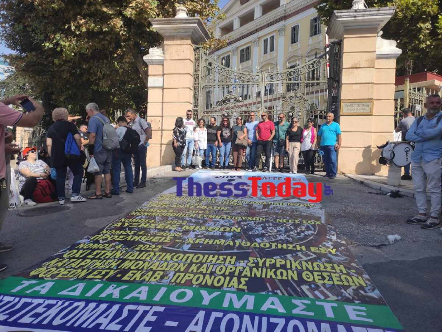 Πορεία διαμαρτυρίας υγειονομικών στη Θεσσαλονίκη: «Δώστε λεφτά για την Υγεία» (εικόνες & βίντεο)