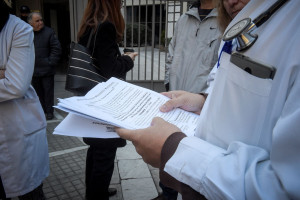 Αντιδρά η ΕΙΝΑΠ στις εξετάσεις εισόδου στην ειδικότητα: «Κι άλλος φραγμός για τους νέους γιατρούς»