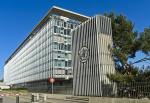 ΠΟΥ: Απολύει σχεδόν το ένα τέταρτο των εργαζομένων λόγω της διακοπής χρηματοδότησης από τις ΗΠΑ