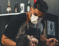 Κορονοϊός: Τι συμβαίνει όταν 2 θετικοί κομμωτές εργάζονται φορώντας μάσκα
