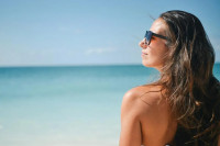 Γυαλιά ηλίου: Γιατί είναι απαραίτητο να τα φοράμε 365 μέρες το χρόνο