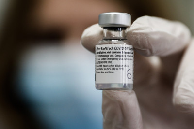 Δύο μελέτες απαντούν για την αποτελεσματικότητα των εμβολίων έναντι της Όμικρον