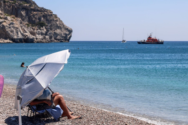Υπουργείο Υγείας: Οι 13 περιοχές της Αττικής που απαγορεύεται το κολύμπι