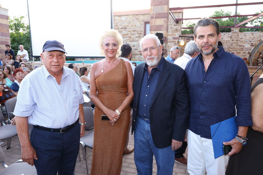 Ο Περιφερειάρχης Βορείου Αιγαίου τίμησε τον Δρ. Γεώργιο Β. Αποστολόπουλο για τη διαχρονική προσφορά του στα ακριτικά νησιά