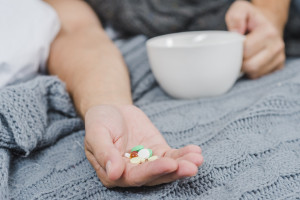 Πώς ο καφές μπορεί να κάνει κακό συνδυασμό με τα φάρμακα σας - Όσα πρέπει να γνωρίζετε