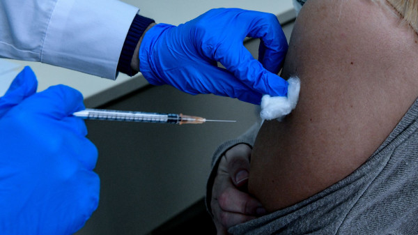 Στην Ελλάδα τα επικαιροποιημένα εμβόλια κατά της Όμικρον 4 και 5 - Πότε ανοίγει η πλατφόρμα