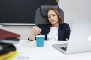 Σάς τρομάζει η επιστροφή στη δουλειά; Πώς να κάνετε την προσαρμογή πιο ομαλή