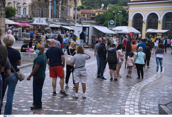 Στα 561 τα κρούσματα, 21 νεκροί, 360 οι διασωληνωμένοι