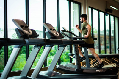 Μελέτη κορονοϊός: Υπό ποια προϋπόθεση η άσκηση στα γυμναστήρια είναι ασφαλής