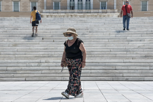 Ο «χάρτης» των νέων κρουσμάτων και πόσα αφορούν ταξιδιώτες εντός Ελλάδας: Αττική και Θεσσαλονίκη διατηρούν την αρνητική πρωτιά