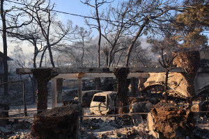 Πυρκαγιά στη Σαλαμίνα: Τα νεότερα για την κατάσταση των εγκαυματιών