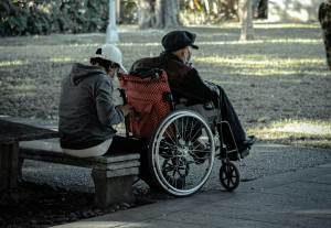 Έκτακτη παρέμβαση της Ε.Σ.Α.μεΑ. για τον προσωπικό βοηθό: «Ο χρόνος μετρά αντίστροφα...»