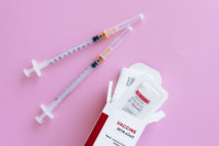 Βρετανία: Εξετάζει τη βέλτιστη δοσολογία για το εμβόλιο της Astrazeneca