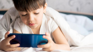 Η Κομισιόν μπλοκάρει την πρόσβαση των social media σε παιδιά ηλικίας κάτω των 13 ετών