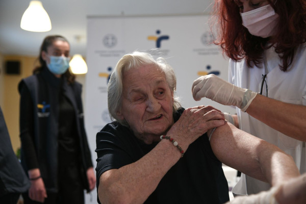 Γεωργιάδης για διαγραφή προστίμων: «Κίνηση καλής θέλησης για να πείσουμε τους ηλικιωμένους να εμβολιαστούν»