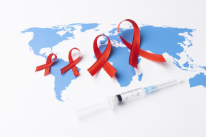Lancet: Ακόμα και 2,9 εκατ. θάνατοι από HIV μέχρι το 2030 παγκοσμίως αν εφαρμοστούν οι περικοπές