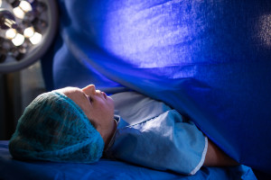 Η καισαρική σε προχωρημένο στάδιο του τοκετού οκταπλασιάζει τις πιθανότητες επιπλοκών στη μήτρα