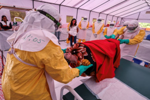 Κονγκό: Ξεπέρασαν τους 2.000 οι θάνατοι από την επιδημία του Έμπολα