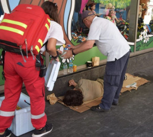 Ο Ελληνικός Ερυθρός Σταυρός ενισχύει τους άστεγους συνανθρώπους μας ενόψει καύσωνα