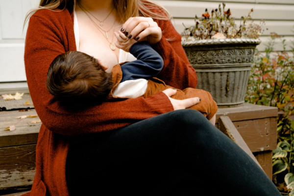Μητρικός Θηλασμός: Μέγα σφάλμα η αποφυγή του