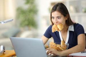 Πώς τα social media μπορούν να καταστρέψουν την διατροφή των εφήβων