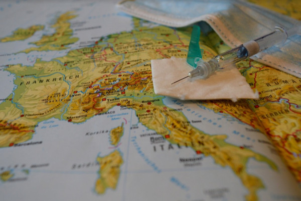 Φον Ντερ Λάιεν: Το 50% των εμβολίων COVID που παράγονται στην Ευρώπη, εξάγονται