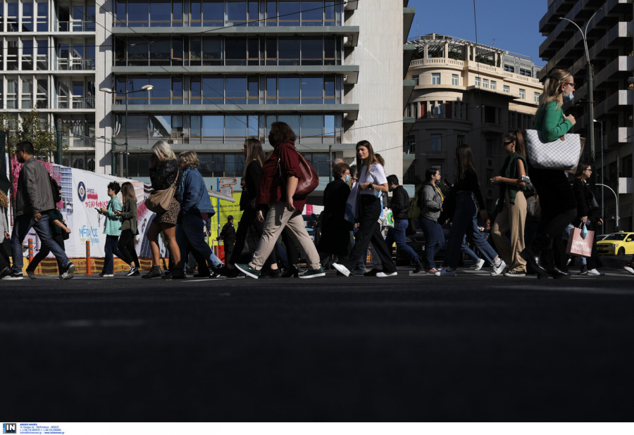 Μάσκα η επιστροφή και...έξω;«Θα φτάσουμε τα 5.000 κρούσματα την ημέρα το Νοέμβρη χωρίς μέτρα» προειδοποιούν οι ειδικοί