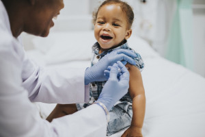 ΠΟΥ και UNICEF: Λιγότερα τα παιδιά χωρίς κανένα εμβόλιο, αλλά η παγκόσμια εμβολιαστική κάλυψη παραμένει στάσιμη