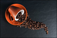 Νέα μελέτη συνδέει την κατανάλωση καφέ με μεγαλύτερη διάρκεια ζωής
