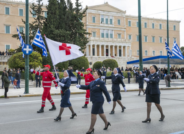 Συγκίνηση στην παρέλαση για την 25η Μαρτίου - Ο ΕΕΣ κέρδισε το ζεστό χειροκρότημα επισήμων και κόσμου