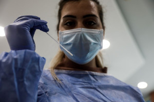 Κορονοϊός: Αύξηση των θανάτων στους 45 και της θετικότητας - Ένας νεκρός από γρίπη