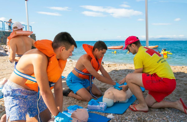 Βίντεο και εικόνες από τη δράση του ΕΕΣ στο Φάληρο για την ασφάλεια στο νερό