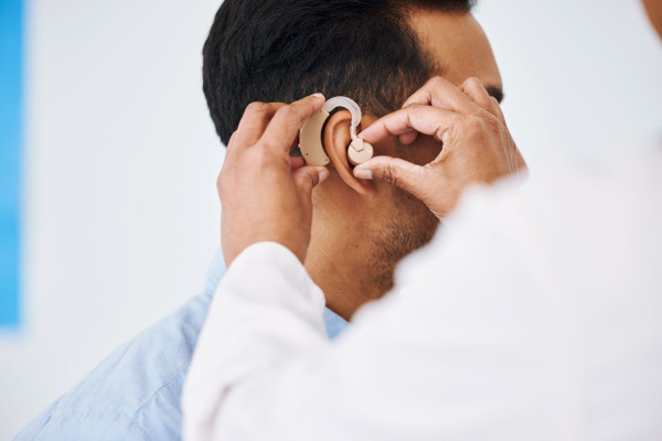 Ποιοι απειλούνται από απώλεια ακοής - Τα συμπτώματα που «χτυπούν» το καμπανάκι